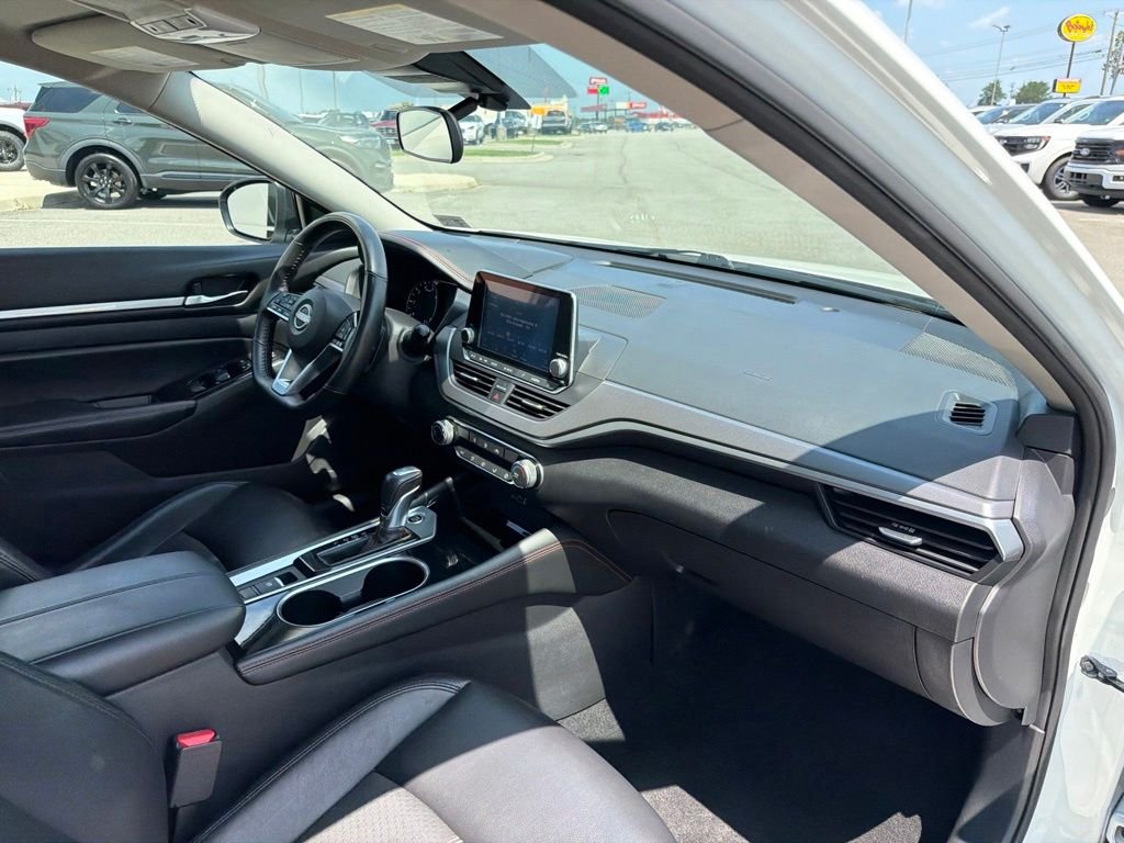 Used 2024 White Nissan 2.5 SR image 22