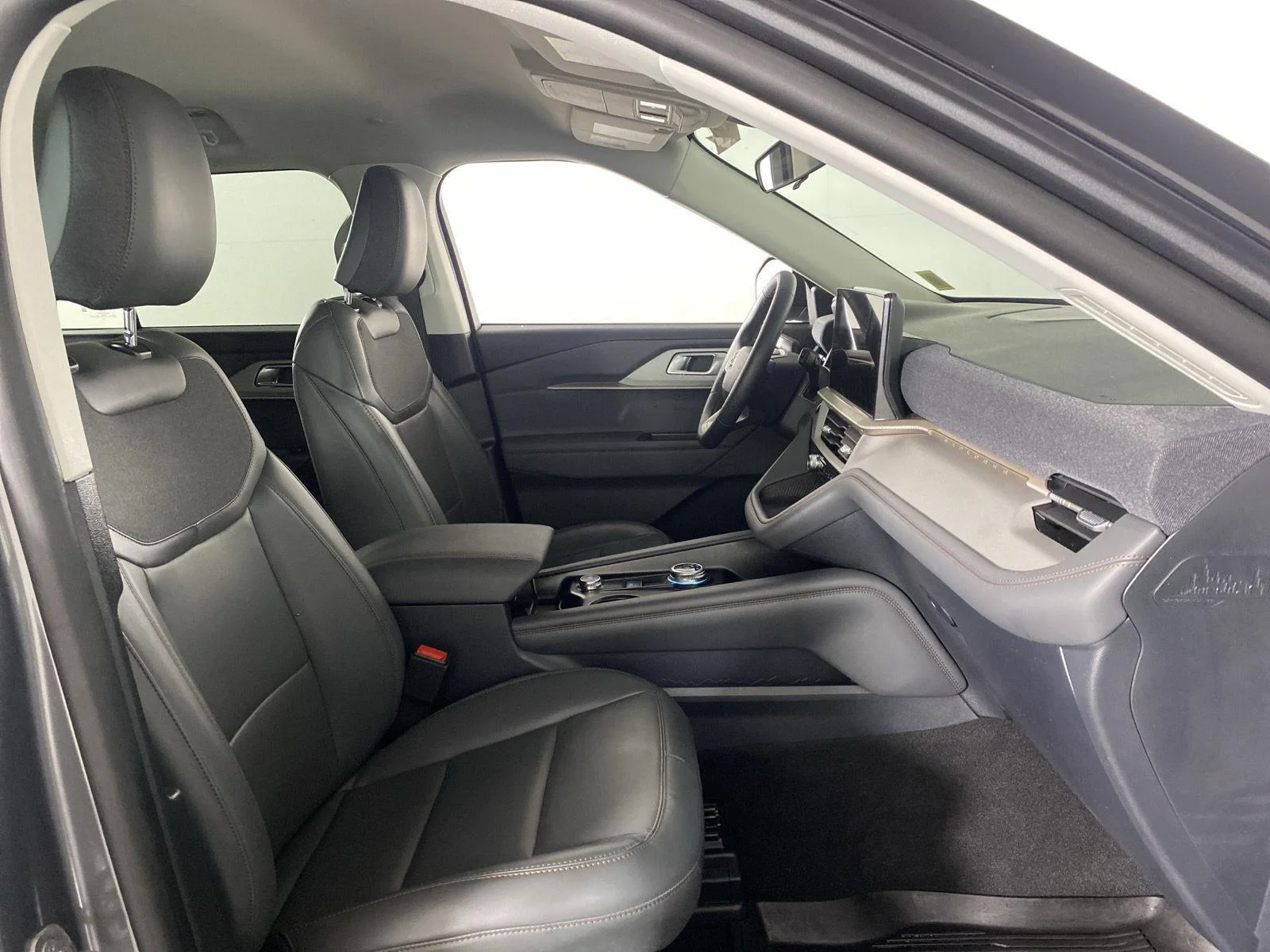 New 2026 Carbonized Gray Metallic Ford Active image 30