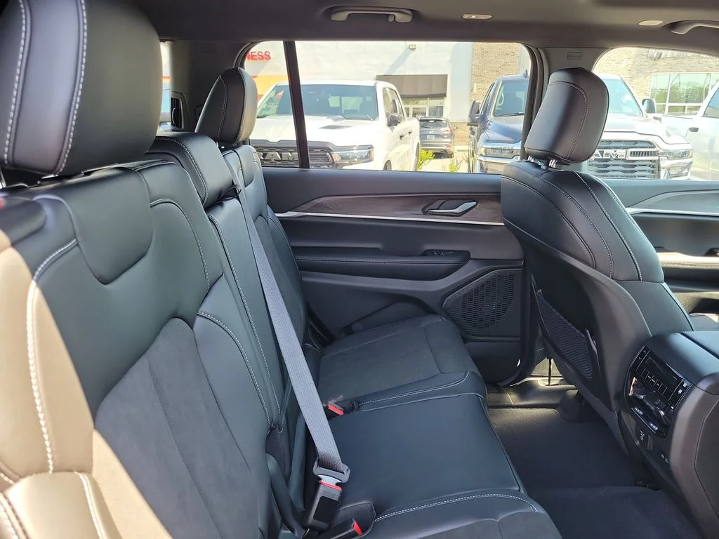 New 2026 Baltic Gray Metallic Clearcoat Jeep Altitude image 30