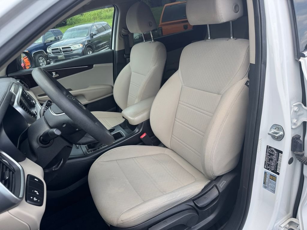 Used 2019 Snow White Pearl Kia LX image 17