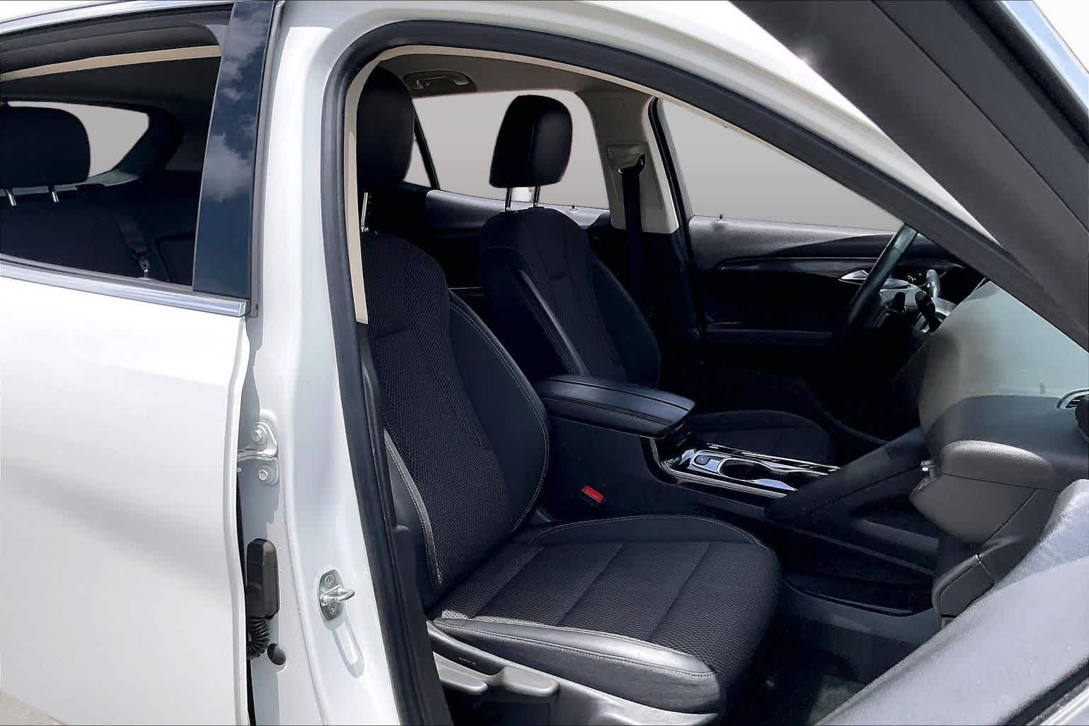 Used 2022 Summit White Buick Preferred image 9