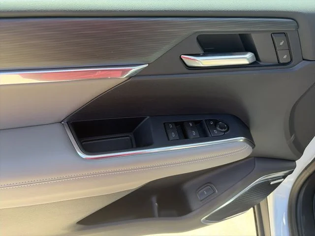 New 2026 White GMC Elevation image 17
