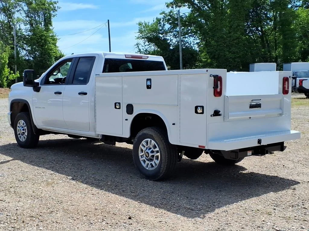 New 2026 Summit White Chevrolet WT image 6