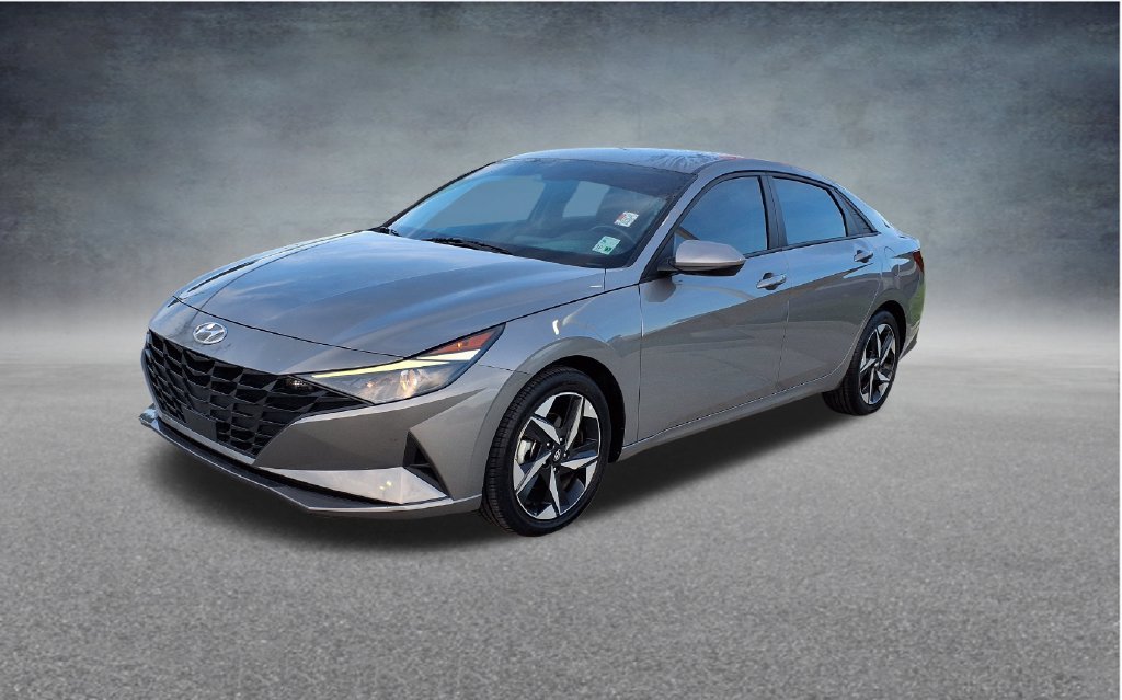 Used 2023 Silver Hyundai SEL image 3