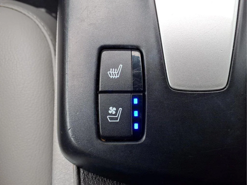 Used 2017 Fathom Blue Pearl Acura FWD w/Advance Pkg image 16