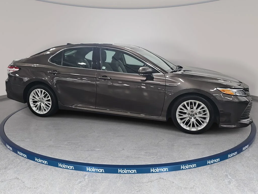 Used 2018 Brown Toyota XLE image 5