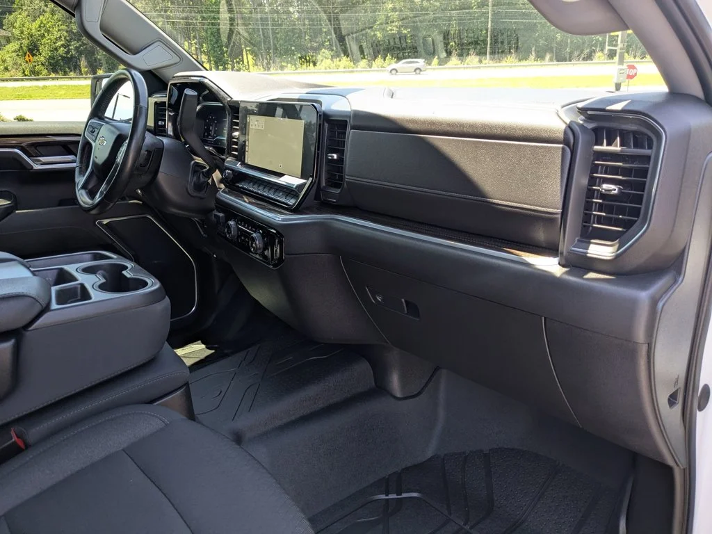 Used 2022 Summit White Chevrolet LT image 28
