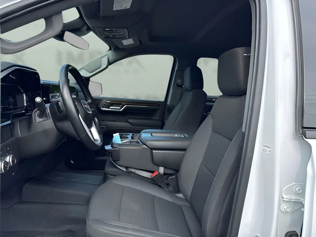 Used 2024 Summit White GMC Elevation image 10