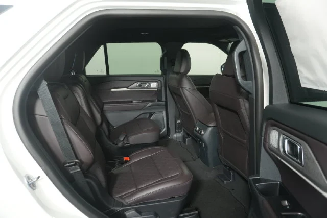 New 2027 Star White Metallic Tri-Coat Ford Platinum™ image 30