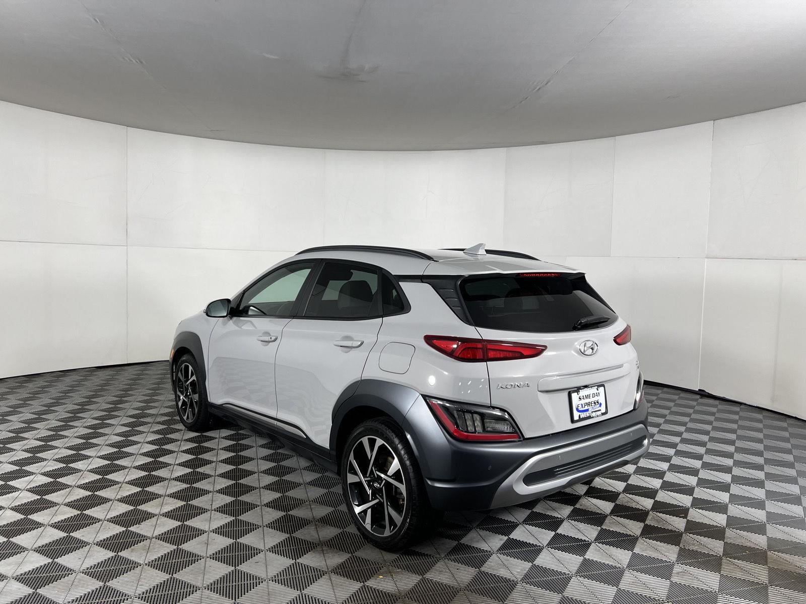 Used 2023 Cyber Silver Hyundai Limited image 7