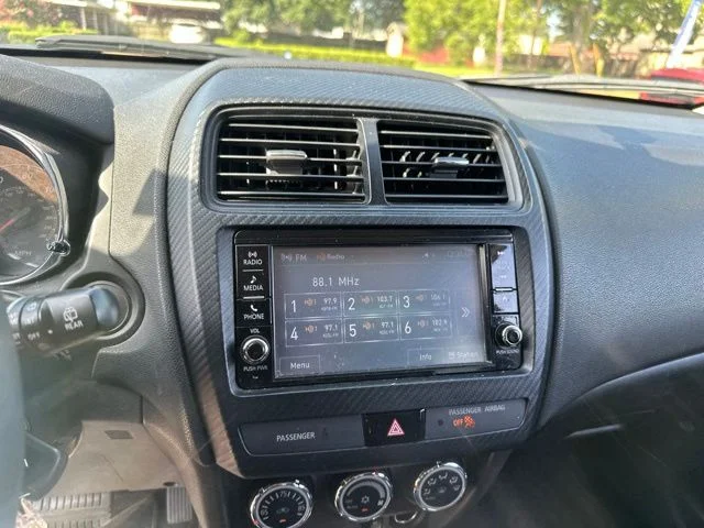 Used 2018 Red Mitsubishi 2.0 ES image 19