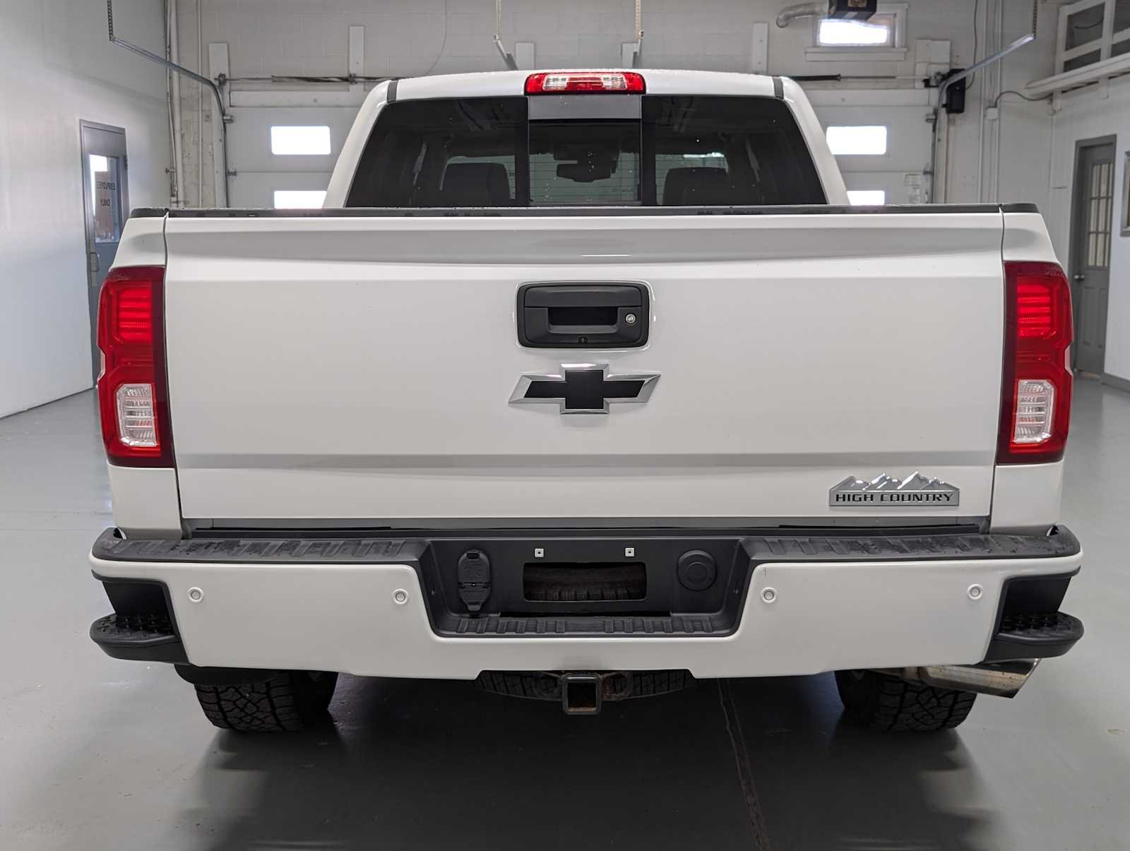 Used 2017 Iridescent Pearl Tricoat Chevrolet High Country image 9