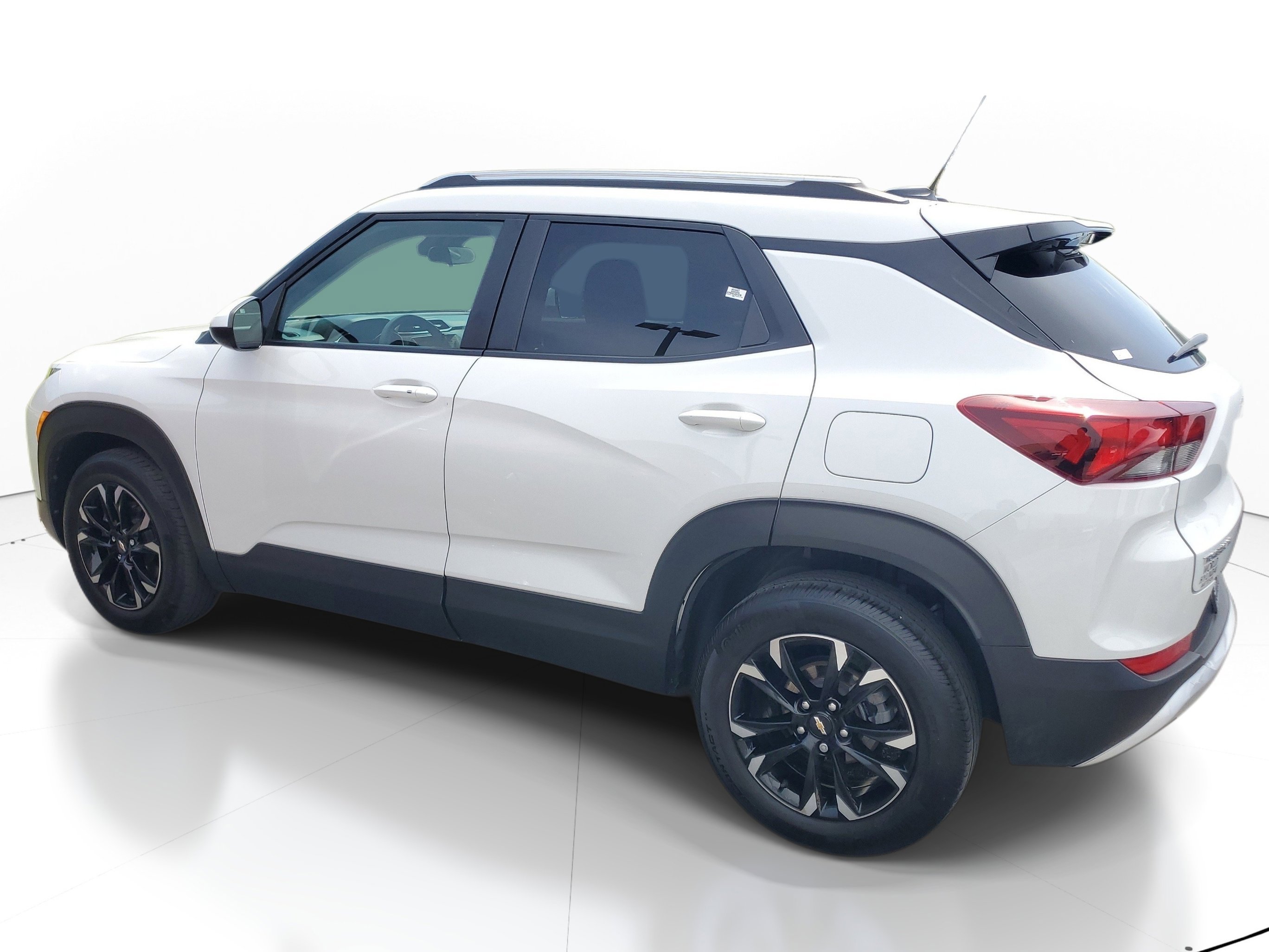 Used 2023 Summit White Chevrolet LT image 3