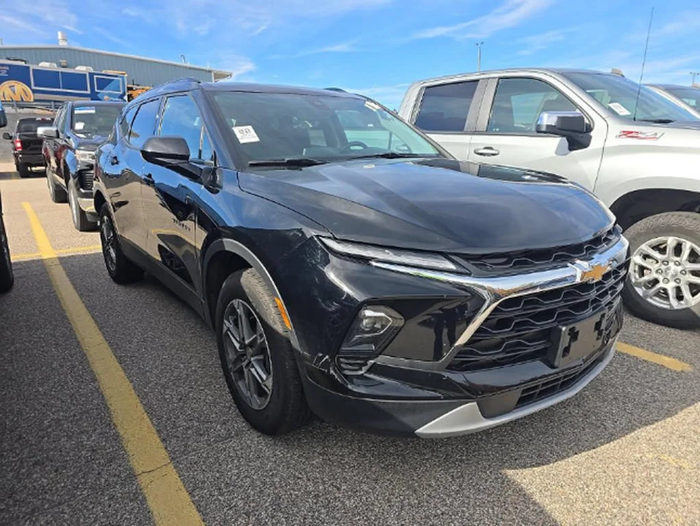 Used 2023 Black Chevrolet LT image 3