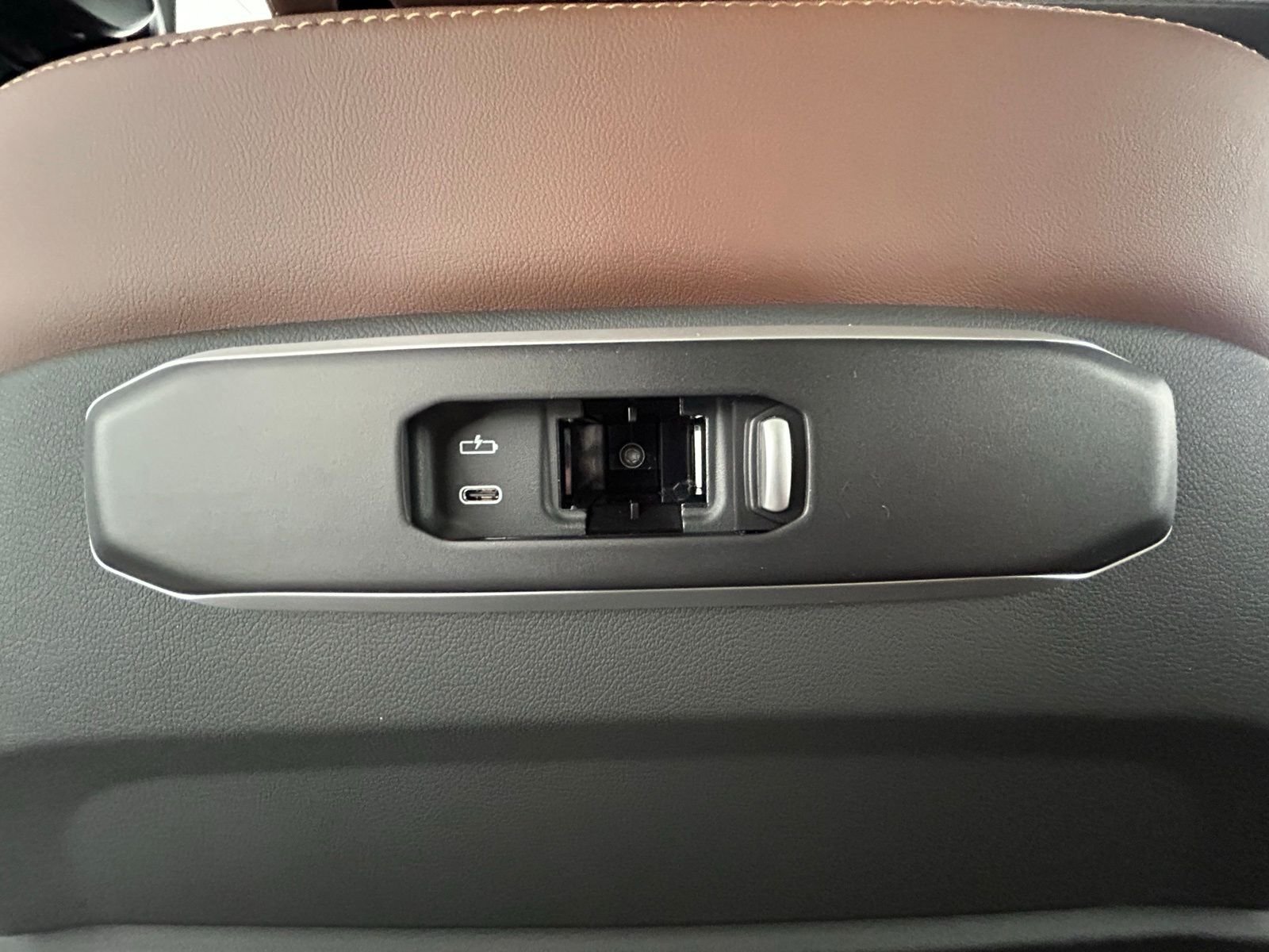 New 2026 Skyscraper Grey Metallic BMW xDrive50e image 35