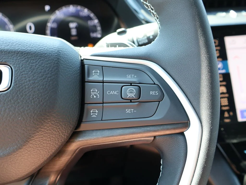 New 2027 Sting-Gray Clearcoat Jeep Laredo Altitude image 28