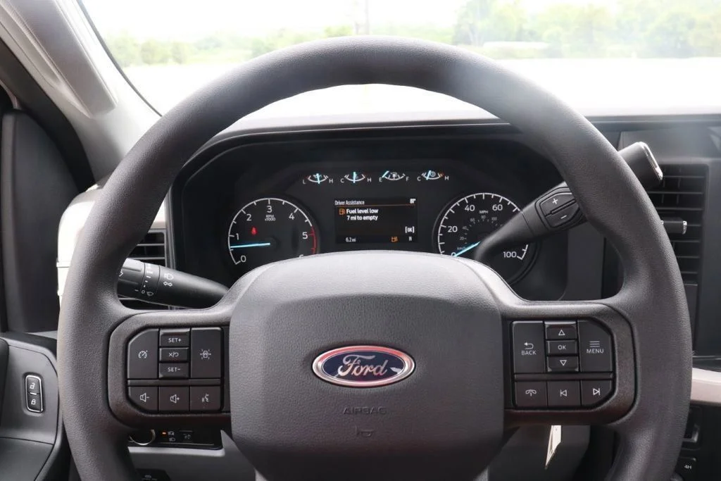 New 2025 Oxford White Ford F-550® XL image 17
