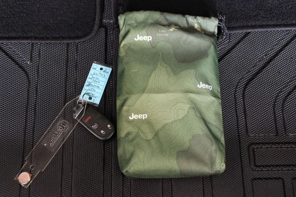 Used 2022 Gray Jeep Limited image 31