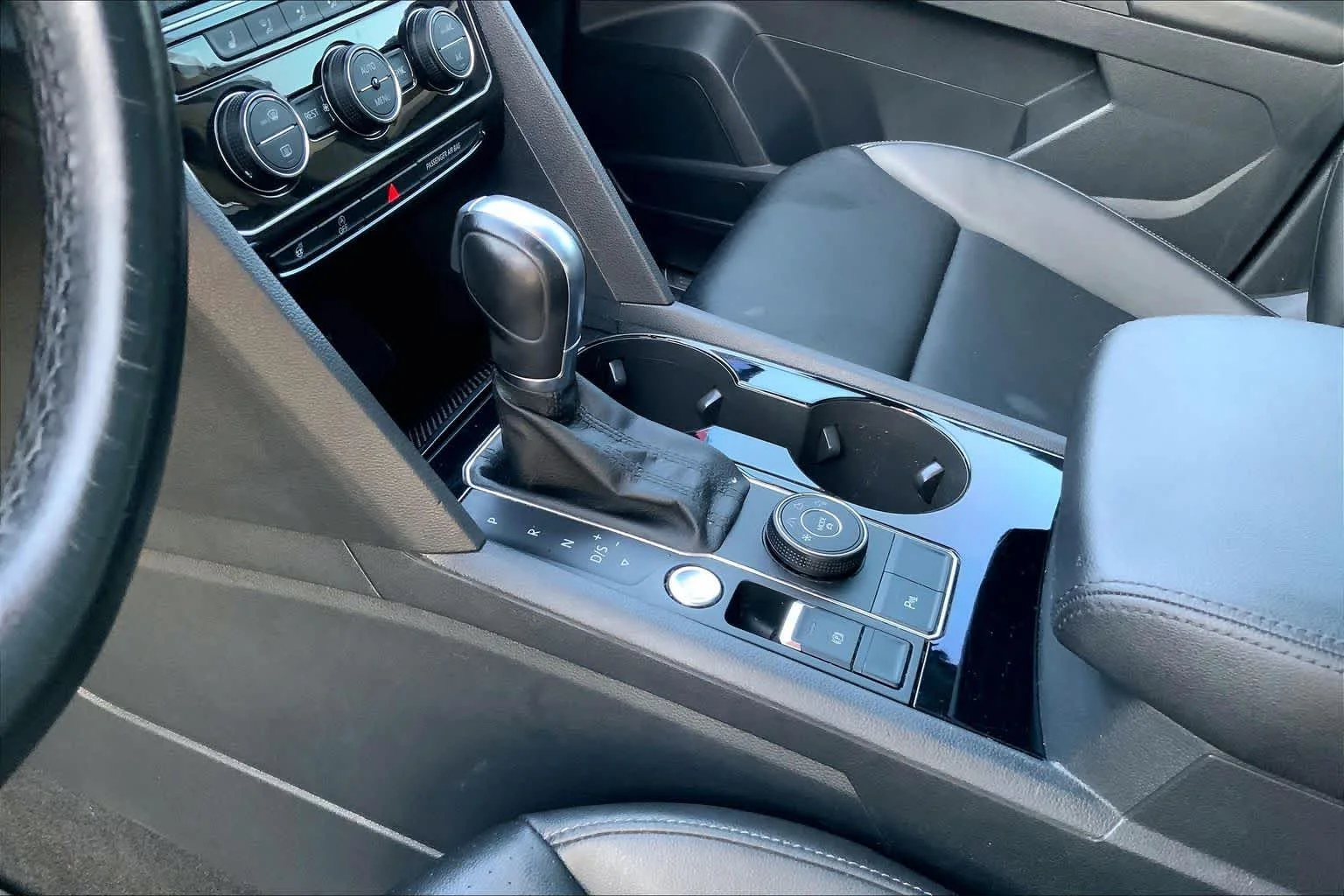 Used 2019 Platinum Gray Metallic Volkswagen 3.6L V6 SEL image 16