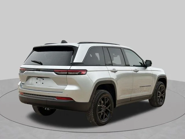 New 2026 Silver Zynith Exterior Paint Jeep Altitude image 5