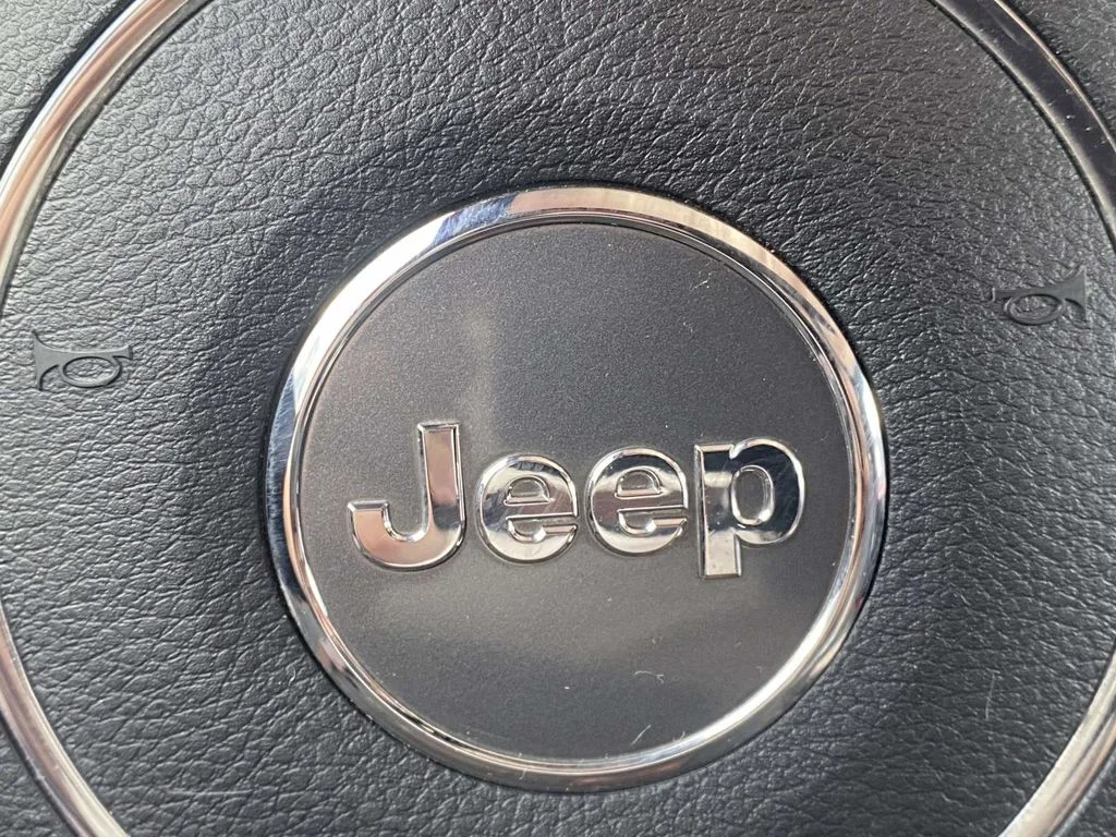 Used 2015 Red Jeep Sport image 27