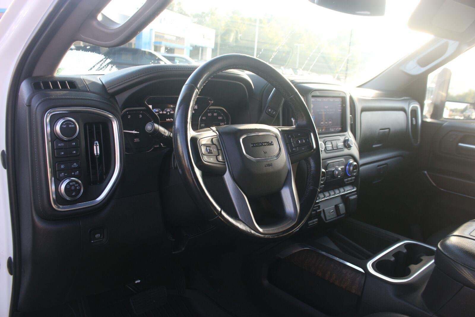 Used 2022 SUMMIT WHITE GMC Denali image 17