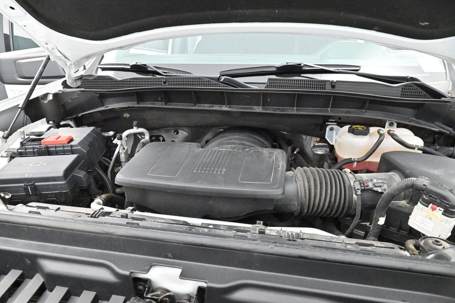 Used 2024 Summit White GMC Elevation image 32