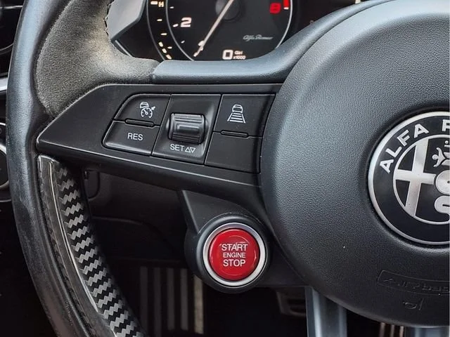 Used 2018  Alfa Romeo  image 13