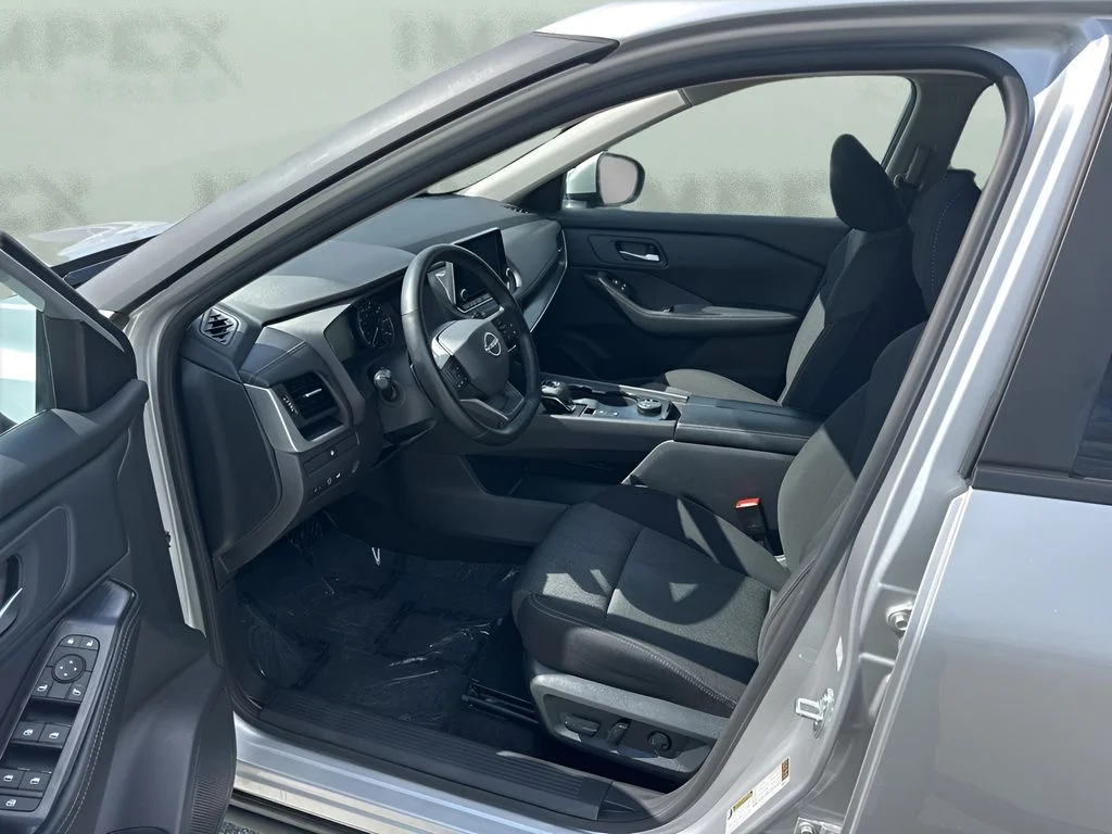 Used 2025 Silver Nissan SV image 9