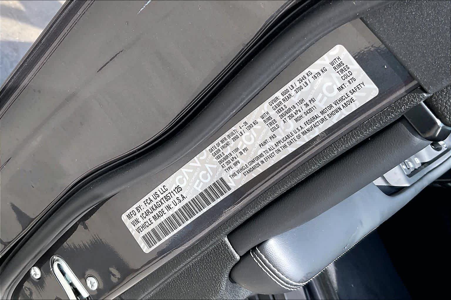 New 2026 Baltic Gray Metallic Clear-Coat Exterior Paint Jeep Laredo X image 19