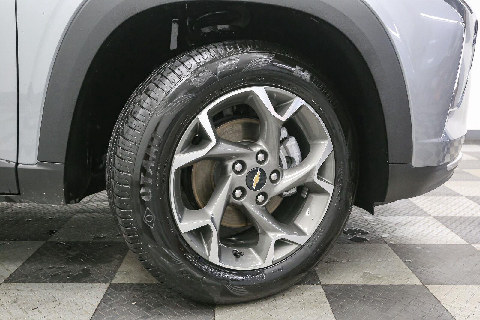 Used 2025 Sterling Gray Metallic Chevrolet LT image 14