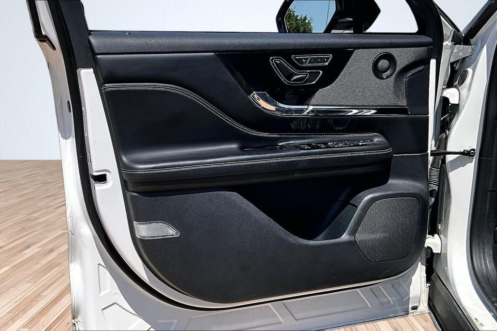 Used 2020 White Lincoln Reserve image 15