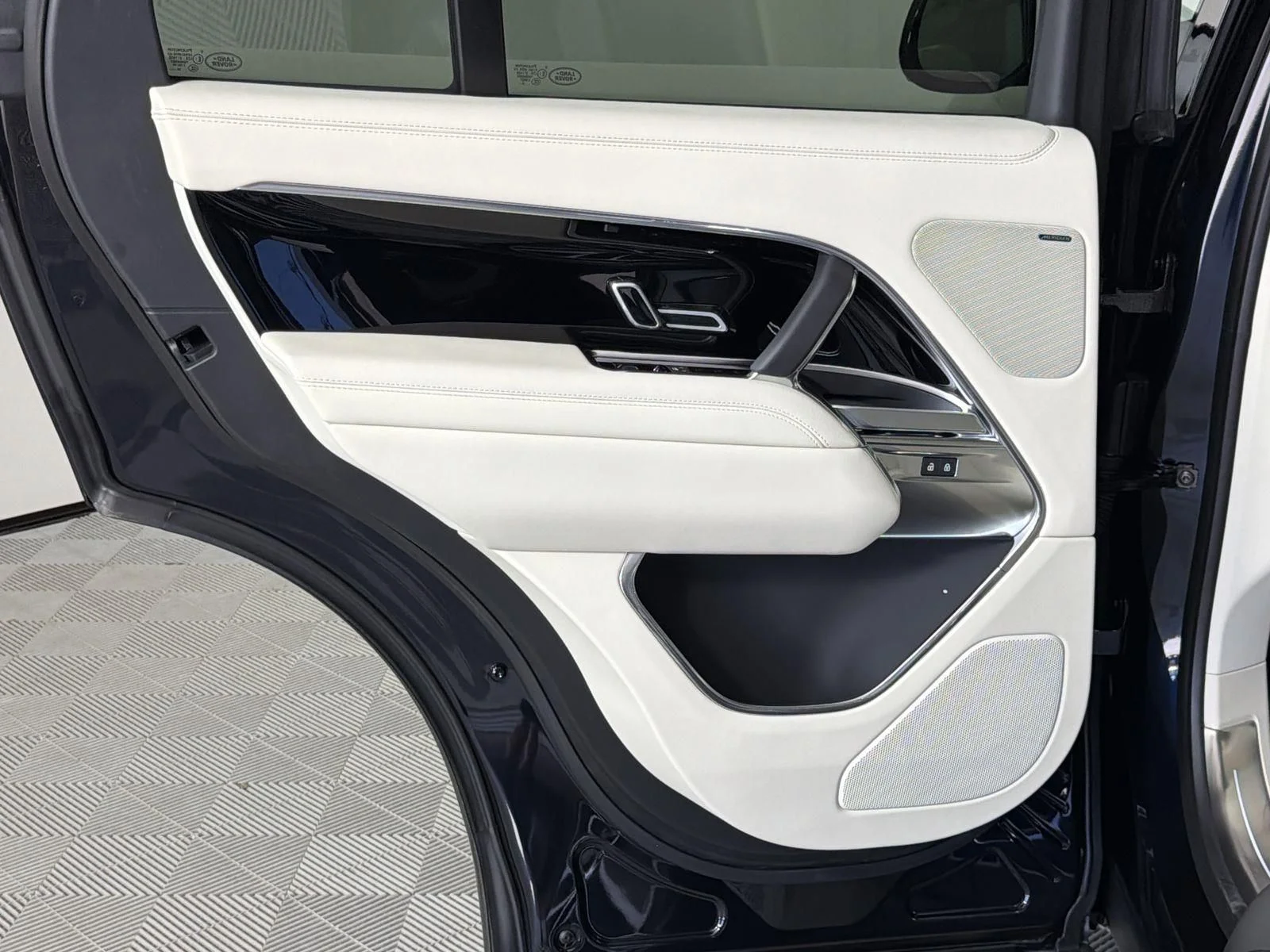 2026 Land Rover Range Rover SE - Photo 25