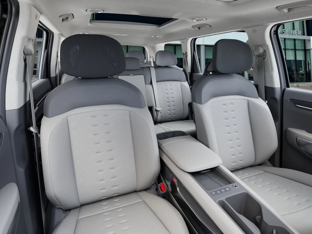 New 2026 Ebony Black Kia Wind AWD image 15