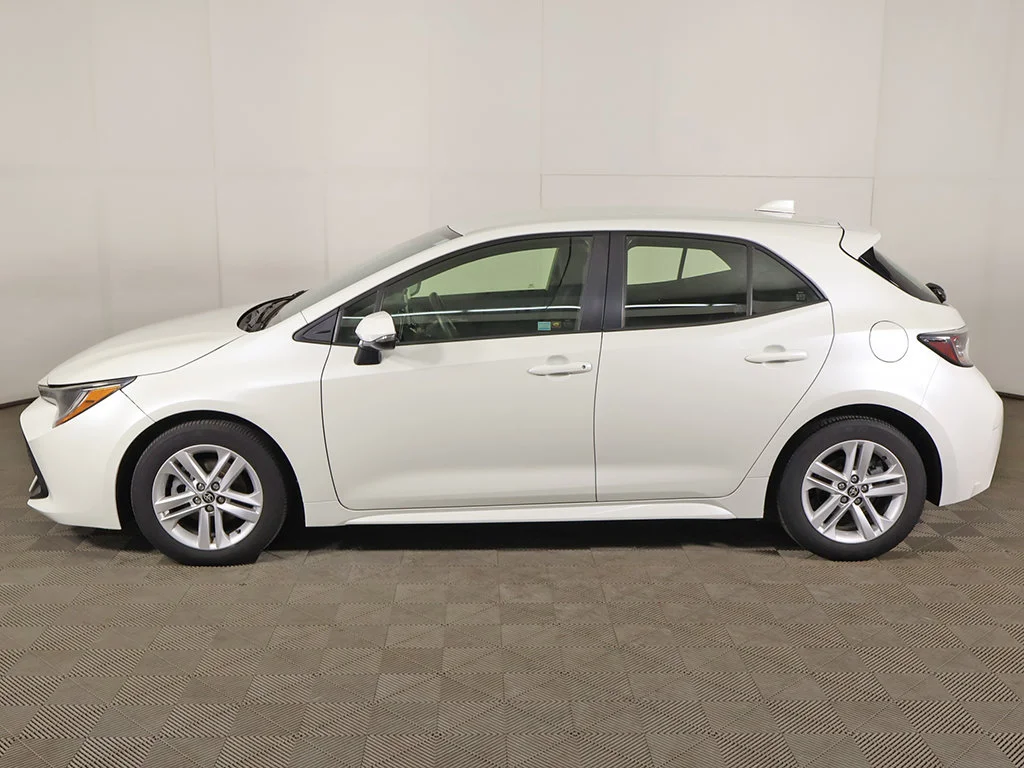 Used 2019 White Toyota SE image 14