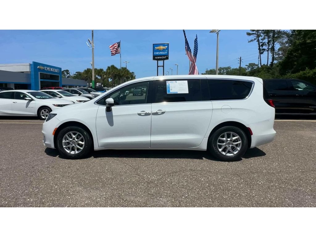 Used 2023 White Chrysler LX image 5