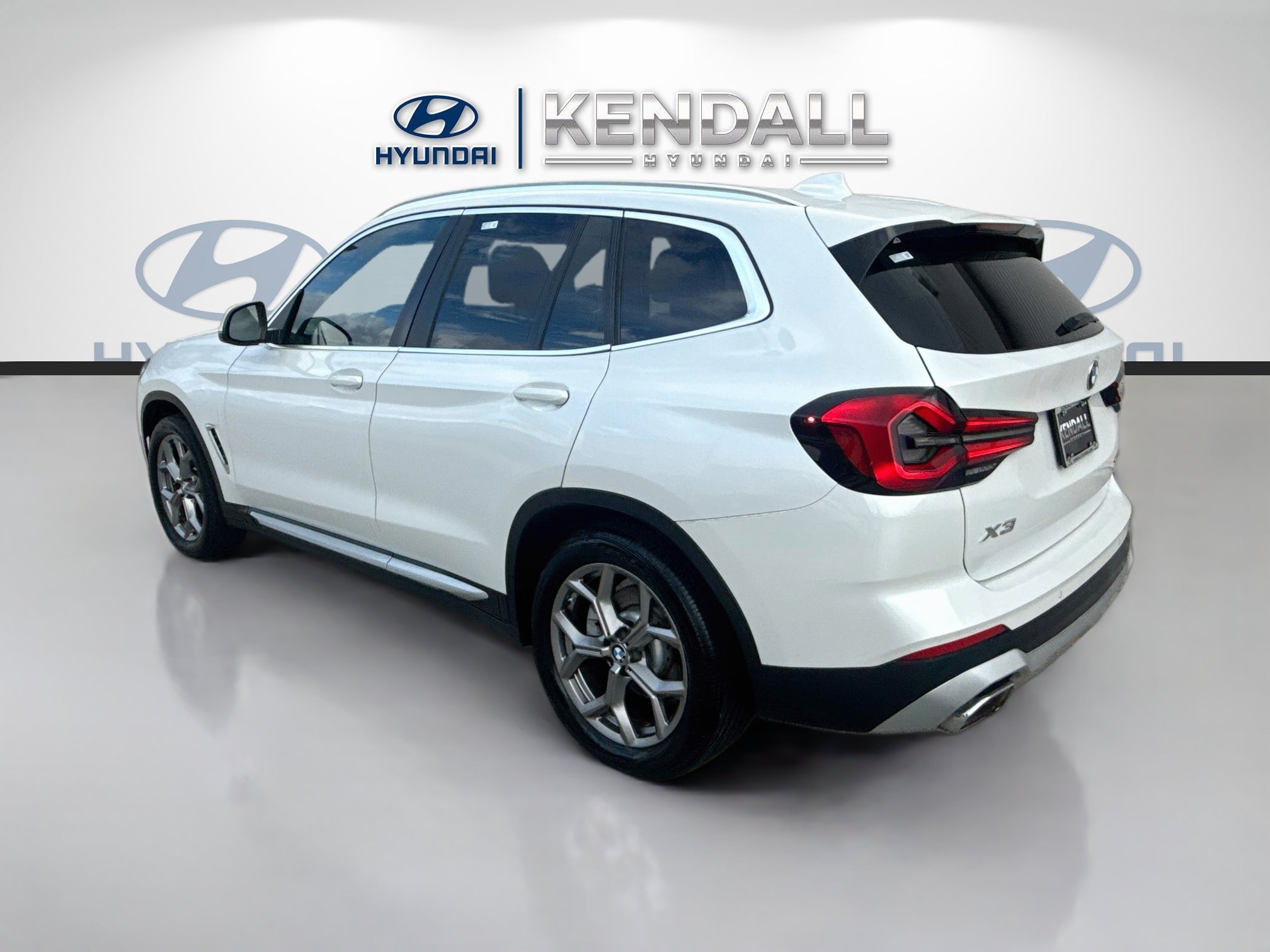 Used 2022 Mineral White Metallic BMW sDrive30i image 4