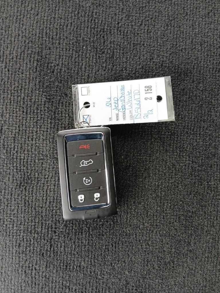 New 2026 Bright White Clear-Coat Exterior Paint Jeep Altitude image 38