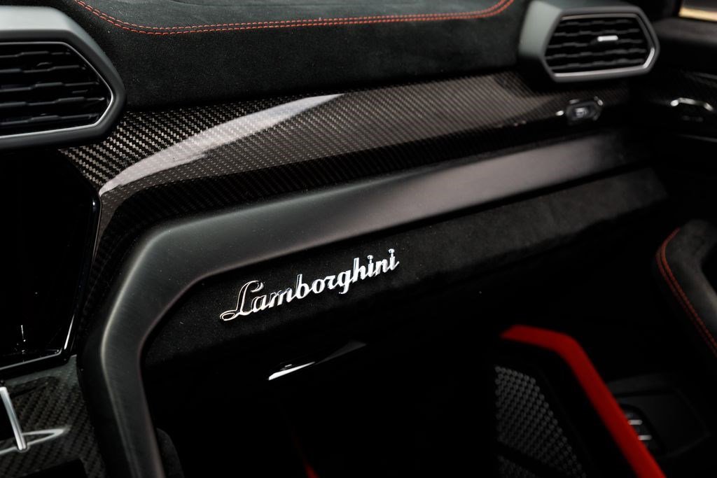 Used 2024 White Lamborghini Performante image 36
