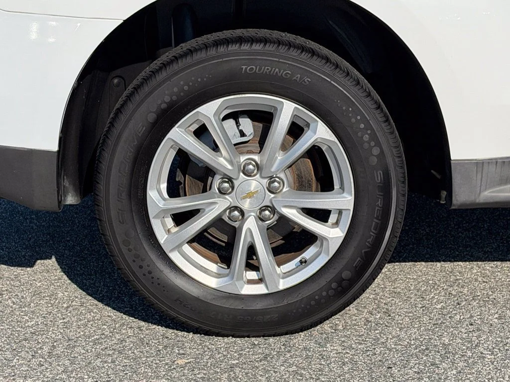 Used 2017 SUMMIT WHITE Chevrolet LT image 29