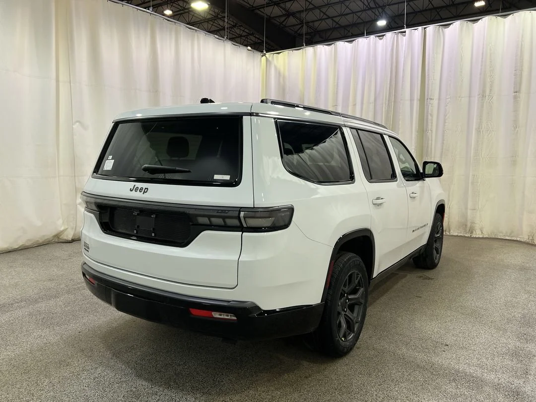 New 2026 Bright White Clear-Coat Exterior Paint Jeep Limited Altitude image 8