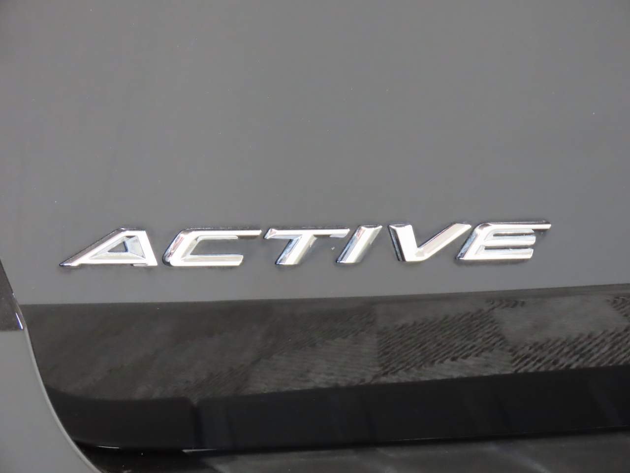Used 2025 Agate Black Ford Active image 6