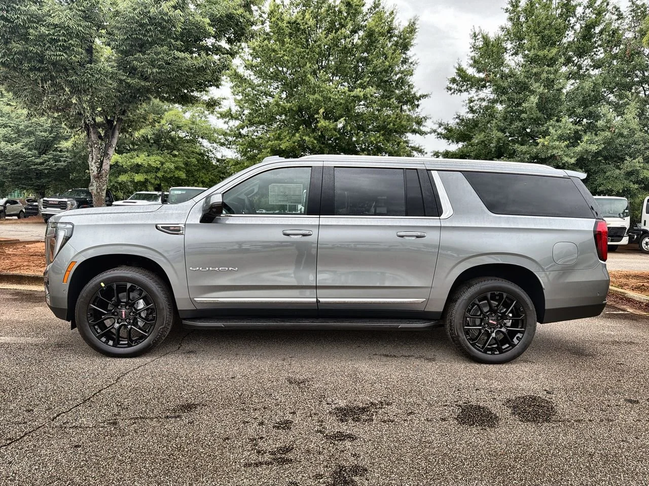 New 2026 Sterling Metallic GMC Elevation image 5