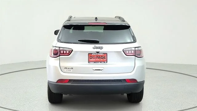 New 2026 Silver Zynith Metallic Clear-Coat Exterior Paint Jeep Limited image 10