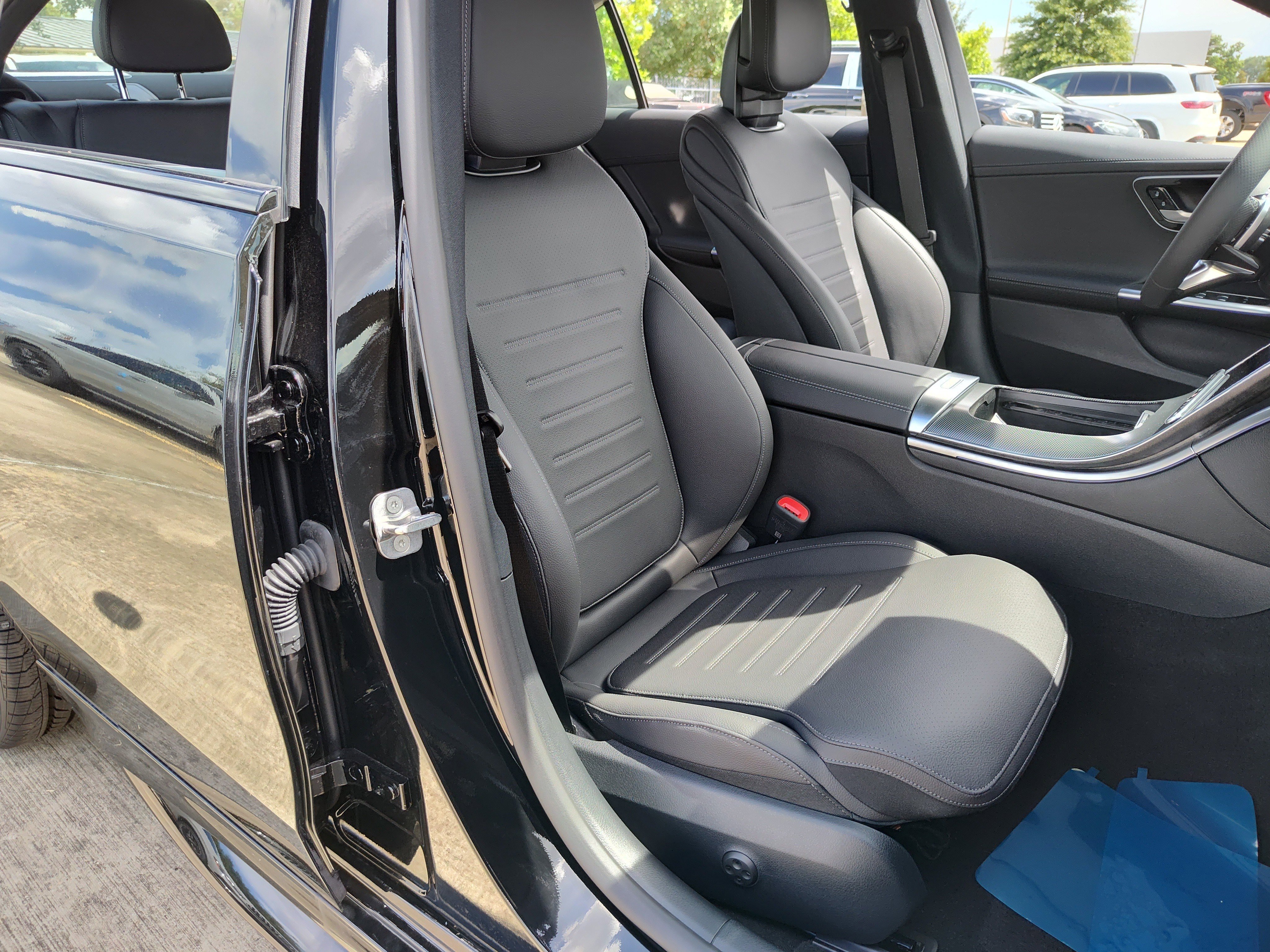 2025 Mercedes-Benz C-Class Sedan C 300 - Photo 27