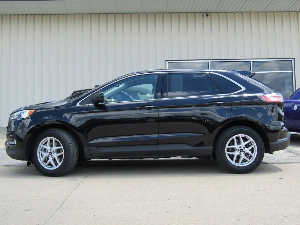 Used 2024 Black Ford SEL image 11