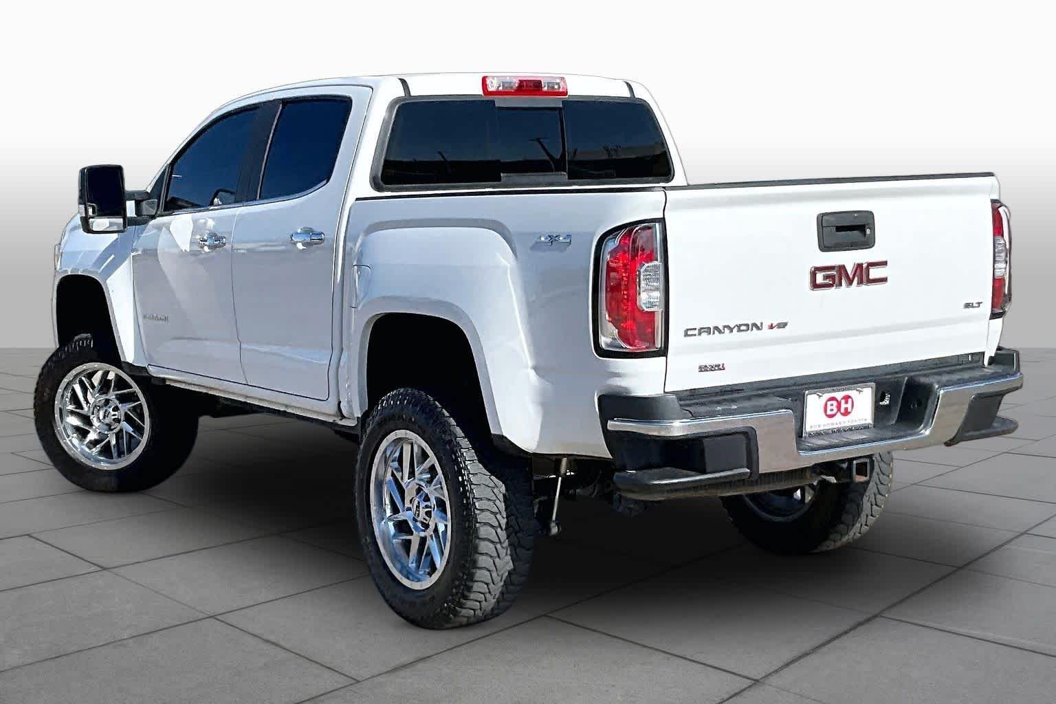 Used 2017 Summit White GMC 4WD SLT image 11