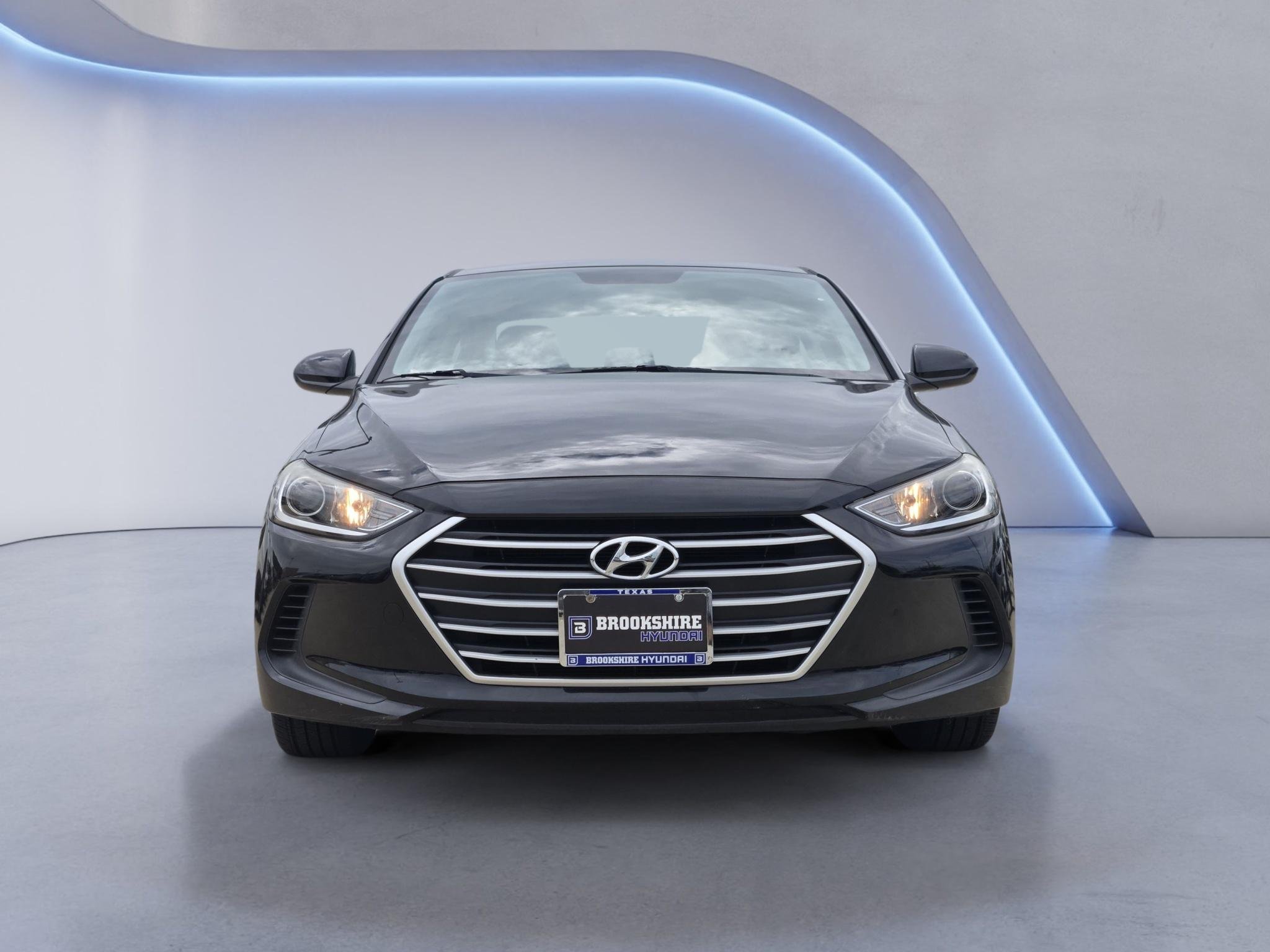 Used 2017 Black Noir Pearl Hyundai SE image 2