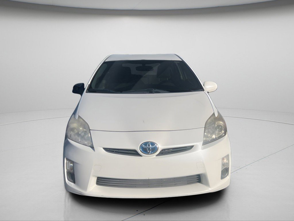 Used 2010 White Toyota V image 3