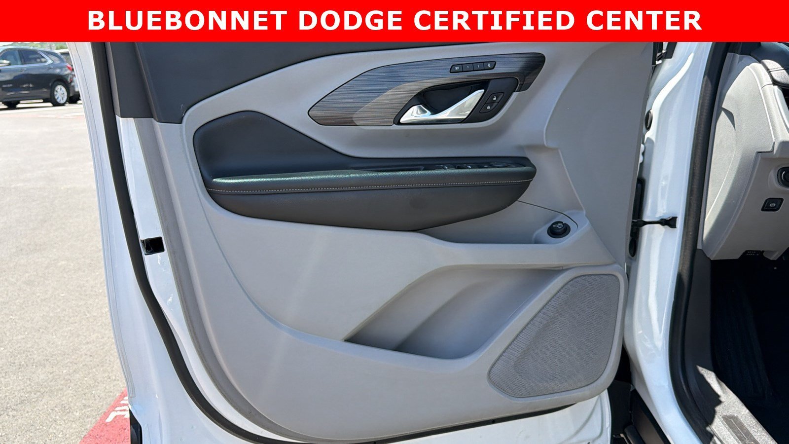 Used 2024 Summit White GMC SLT image 9